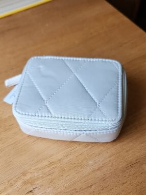 Vera Bradley Ultralight Essential Travel Pill Case Oyster Mushroom Gray
